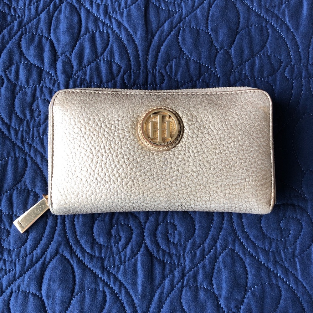 Tommy Hilfiger Lucky Charm Pebble Zip Wallet